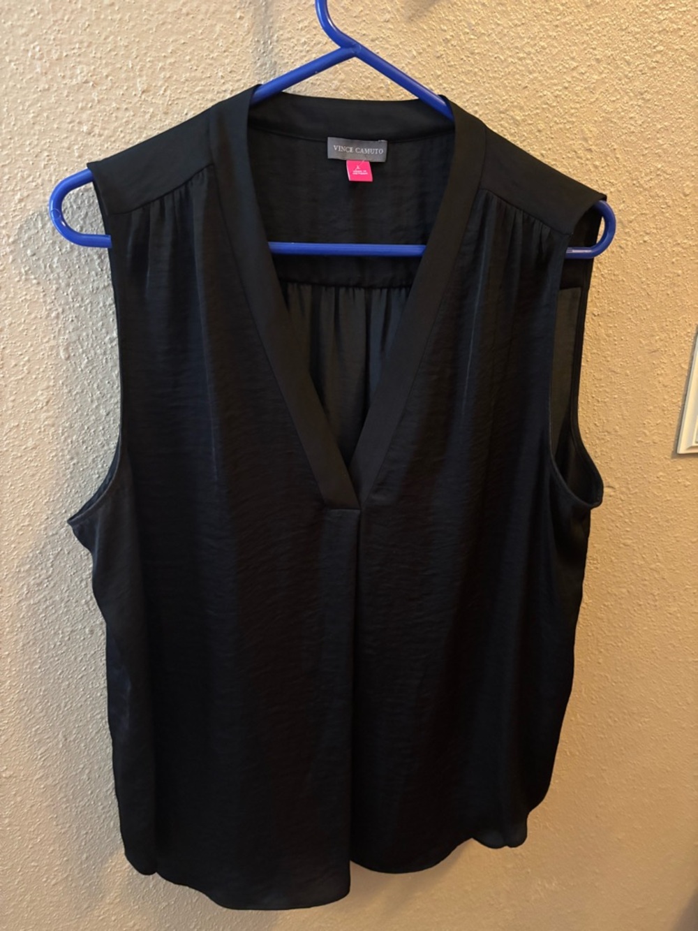 Vince Camuto Black Sleeveless V-Neck Shell